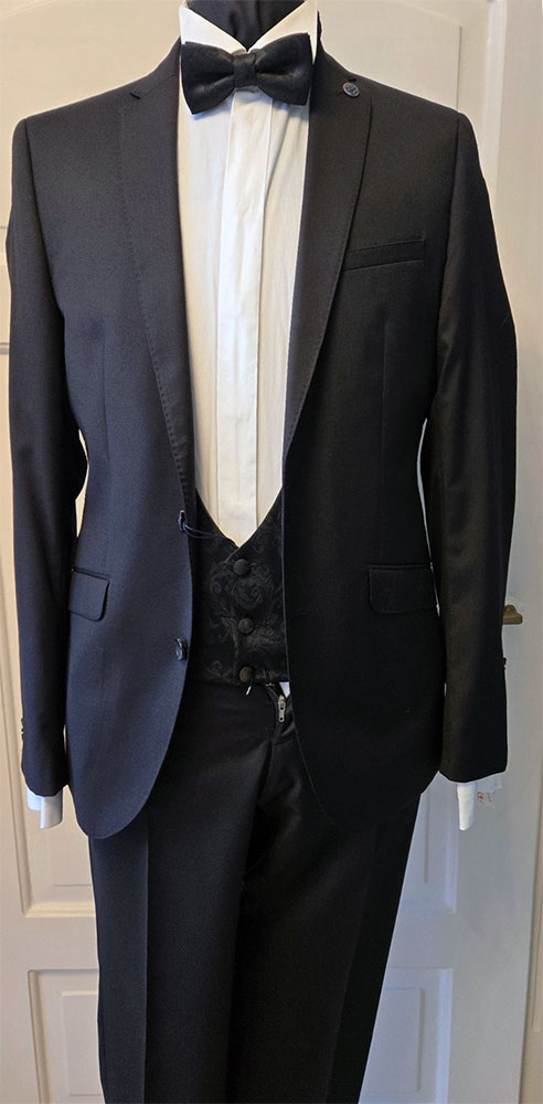 Anzug CG Gr. 44 und 94 statt 399,95€ SP 120,00 €